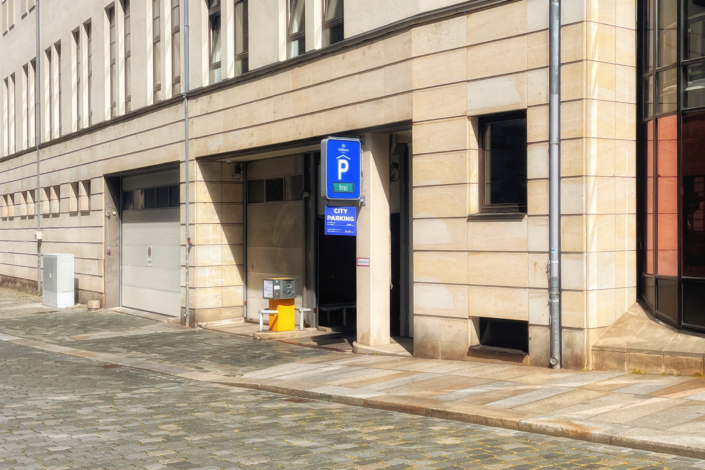 Dresden Bike Fahrradrückgabe in der Tiefgarage des Hilton Hotels, Eingang Brühlsche Gasse